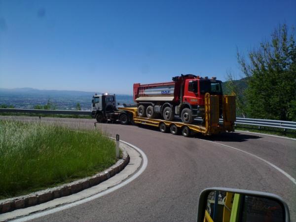 Autoarticolato con pianale